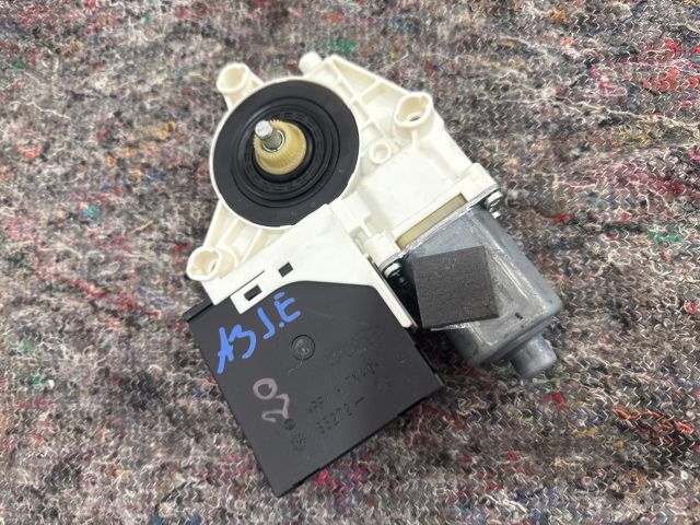 bontott AUDI A3 Jobb első Ablakemelő Motor