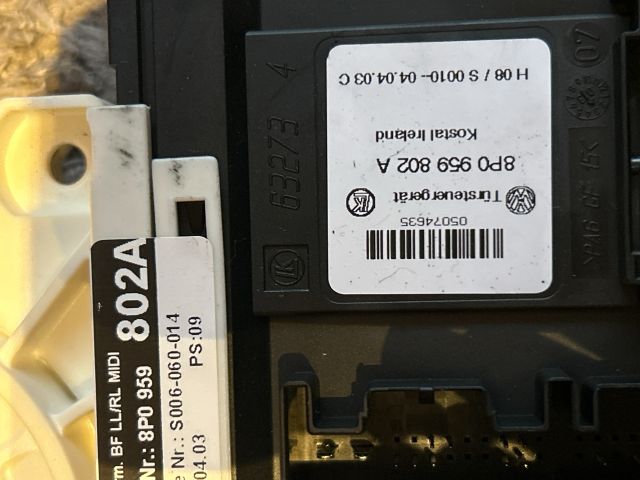 bontott AUDI A3 Jobb első Ablakemelő Motor