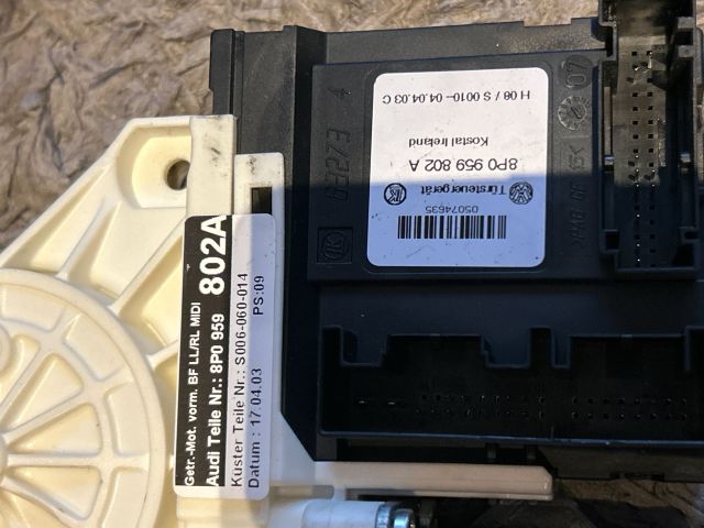 bontott AUDI A3 Jobb első Ablakemelő Motor