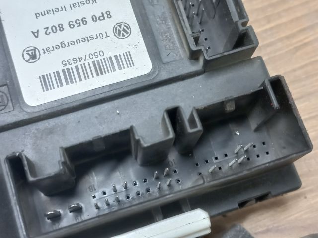 bontott AUDI A3 Jobb első Ablakemelő Motor