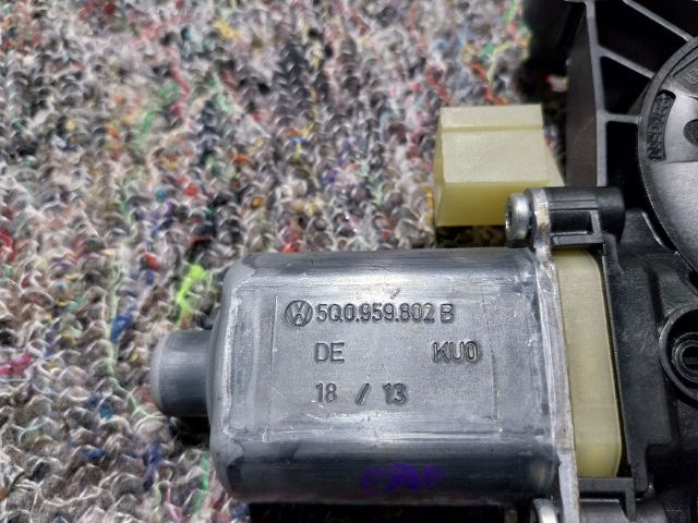 bontott AUDI A3 Jobb első Ablakemelő Motor