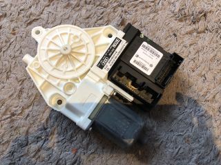 bontott AUDI A3 Jobb első Ablakemelő Motor