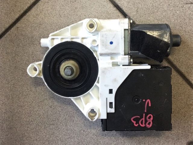 bontott AUDI A3 Jobb első Ablakemelő Motor