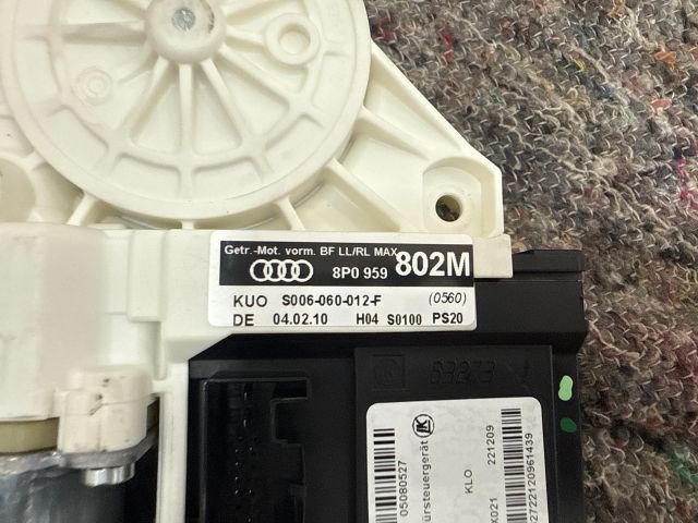 bontott AUDI A3 Jobb első Ablakemelő Motor