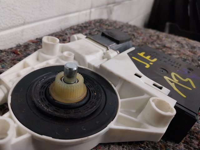 bontott AUDI A3 Jobb első Ablakemelő Motor