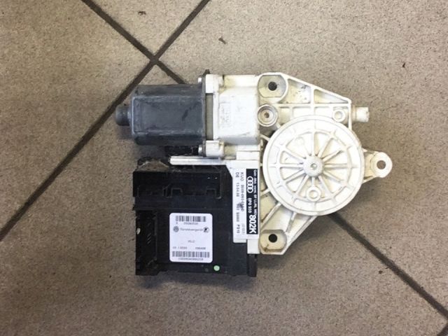 bontott AUDI A3 Jobb első Ablakemelő Motor