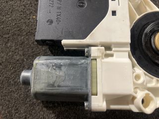 bontott AUDI A3 Jobb első Ablakemelő Motor