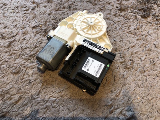 bontott AUDI A3 Jobb első Ablakemelő Motor