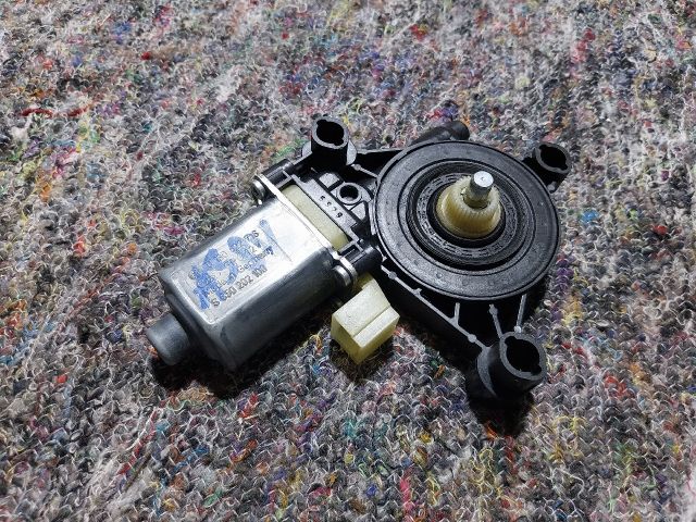 bontott AUDI A3 Jobb első Ablakemelő Motor