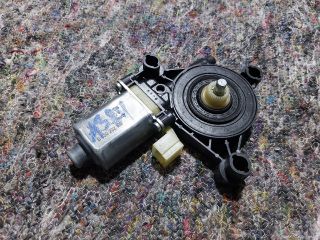 bontott AUDI A3 Jobb első Ablakemelő Motor