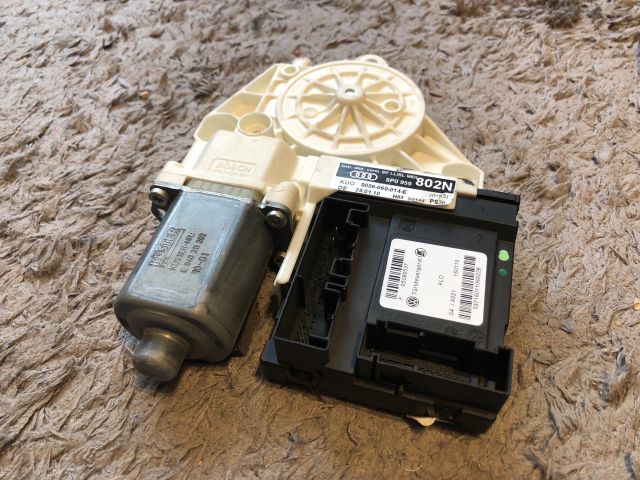 bontott AUDI A3 Jobb első Ablakemelő Motor