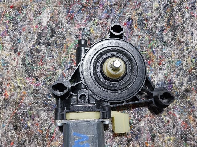 bontott AUDI A3 Jobb első Ablakemelő Motor