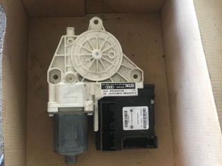 bontott AUDI A3 Jobb első Ablakemelő Motor
