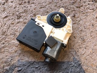 bontott AUDI A3 Jobb első Ablakemelő Motor