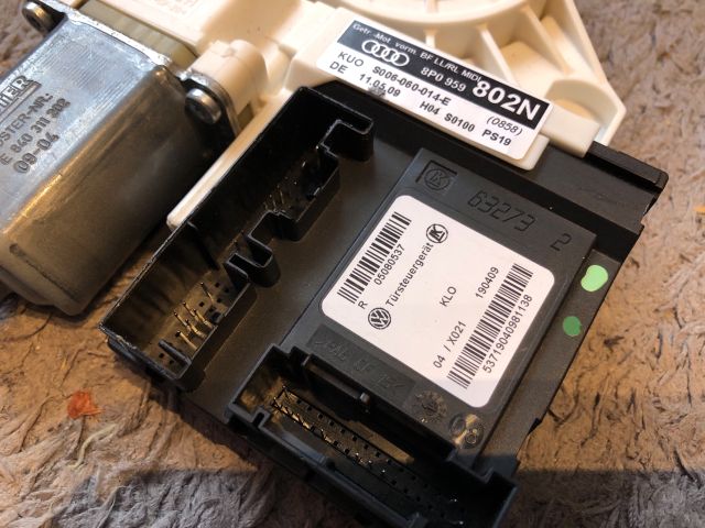 bontott AUDI A3 Jobb első Ablakemelő Motor