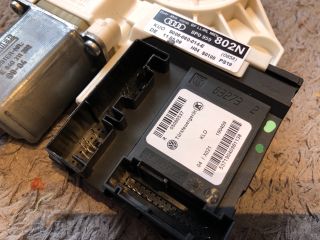 bontott AUDI A3 Jobb első Ablakemelő Motor