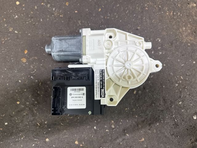 bontott AUDI A3 Jobb első Ablakemelő Motor