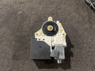 bontott AUDI A3 Jobb első Ablakemelő Motor