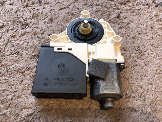 bontott AUDI A3 Jobb első Ablakemelő Motor