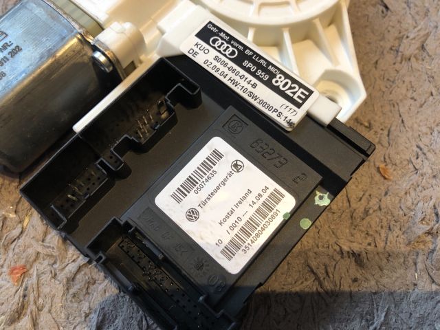 bontott AUDI A3 Jobb első Ablakemelő Motor