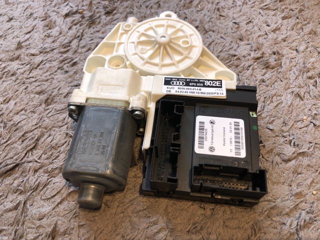 bontott AUDI A3 Jobb első Ablakemelő Motor