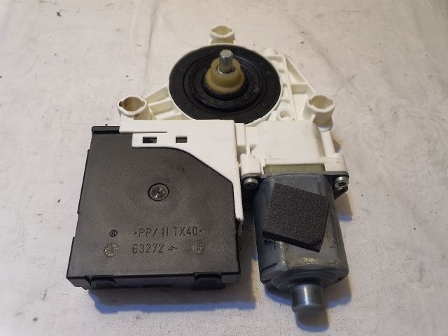 bontott AUDI A3 Jobb első Ablakemelő Motor