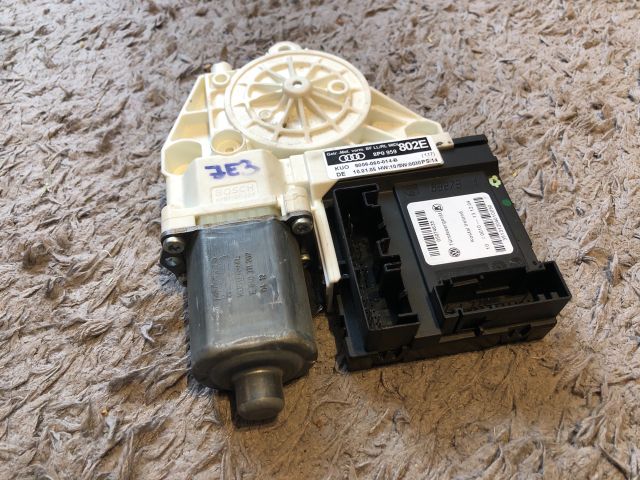 bontott AUDI A3 Jobb első Ablakemelő Motor