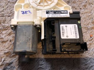 bontott AUDI A3 Jobb első Ablakemelő Motor