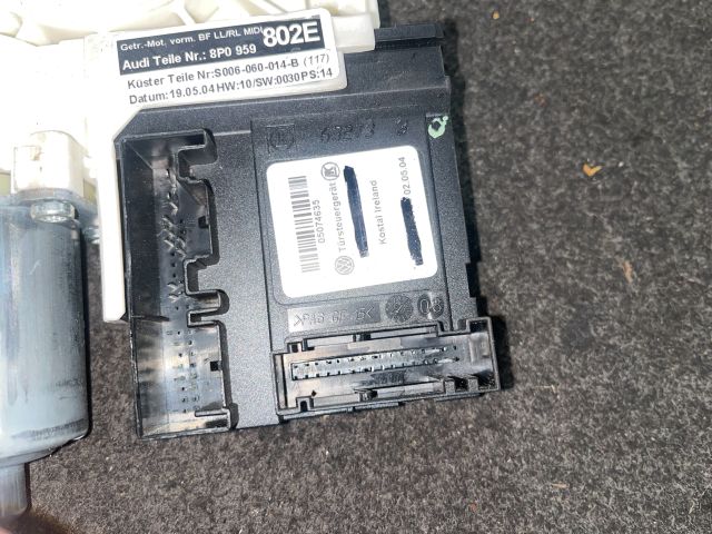 bontott AUDI A3 Jobb első Ablakemelő Motor