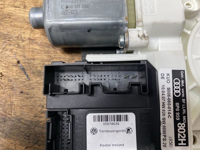 bontott AUDI A3 Jobb első Ablakemelő Motor