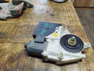 bontott AUDI A3 Jobb első Ablakemelő Motor