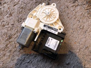 bontott AUDI A3 Jobb első Ablakemelő Motor