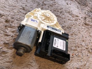 bontott AUDI A3 Jobb első Ablakemelő Motor