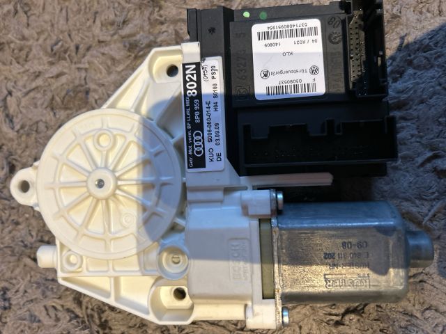 bontott AUDI A3 Jobb első Ablakemelő Motor