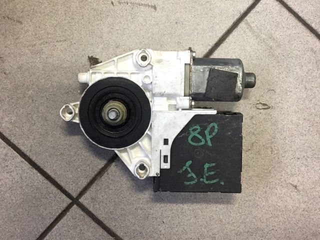 bontott AUDI A3 Jobb első Ablakemelő Motor