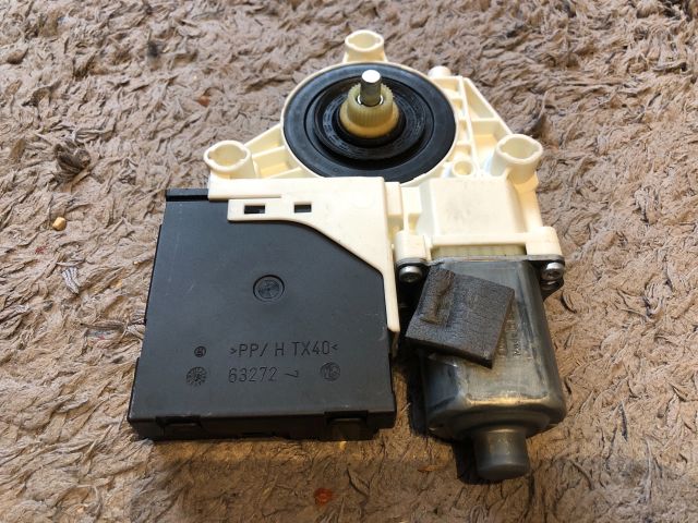 bontott AUDI A3 Jobb első Ablakemelő Motor