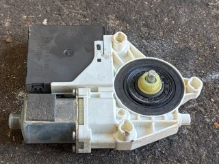 bontott AUDI A3 Jobb első Ablakemelő Motor