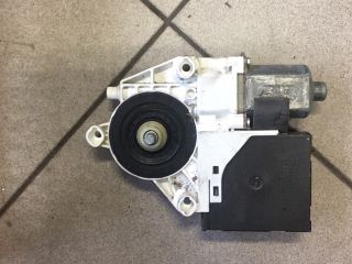 bontott AUDI A3 Jobb első Ablakemelő Motor