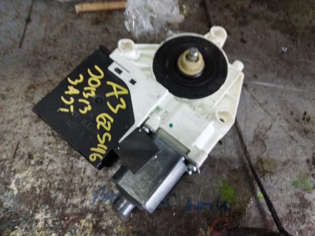 bontott AUDI A3 Jobb első Ablakemelő Motor