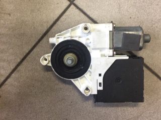 bontott AUDI A3 Jobb első Ablakemelő Motor