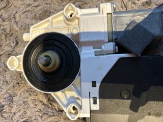 bontott AUDI A3 Jobb első Ablakemelő Motor