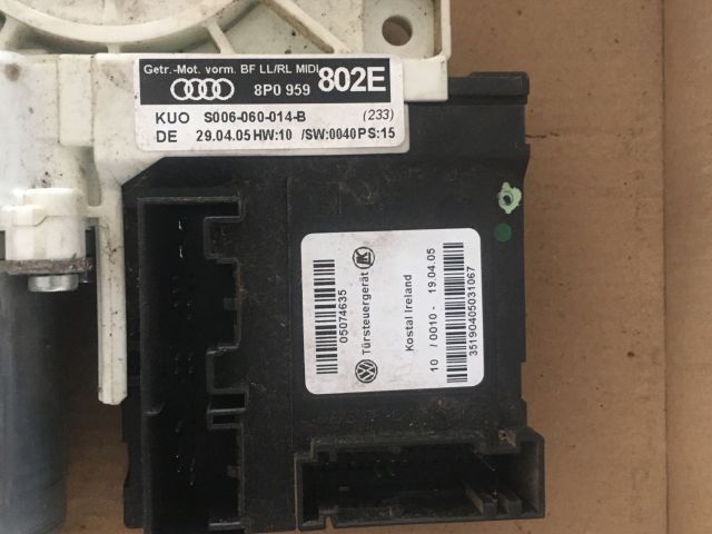 bontott AUDI A3 Jobb első Ablakemelő Motor