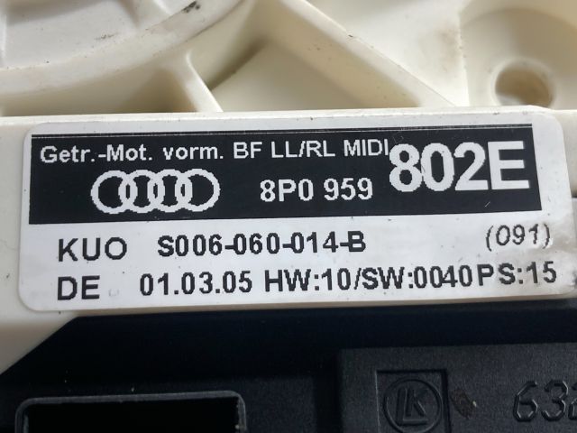 bontott AUDI A3 Jobb első Ablakemelő Motor