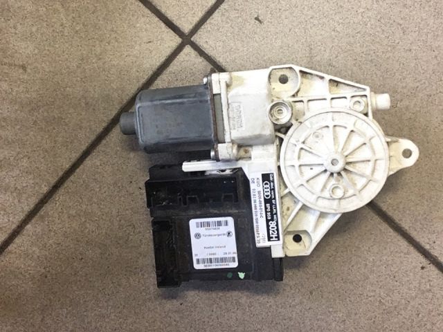 bontott AUDI A3 Jobb első Ablakemelő Motor