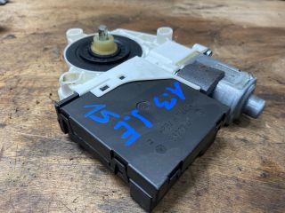 bontott AUDI A3 Jobb első Ablakemelő Motor