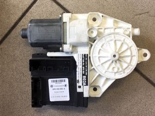 bontott AUDI A3 Jobb első Ablakemelő Motor