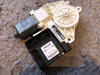 bontott AUDI A3 Jobb első Ablakemelő Motor