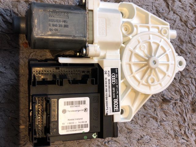 bontott AUDI A3 Jobb első Ablakemelő Motor