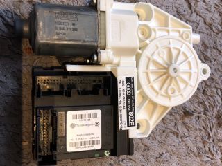 bontott AUDI A3 Jobb első Ablakemelő Motor