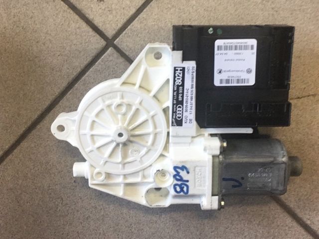 bontott AUDI A3 Jobb első Ablakemelő Motor